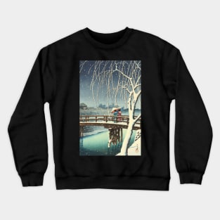 Japanese Art: Winter's Grace - Two Ladies in Kimonos on a Snowy Bridge Crewneck Sweatshirt